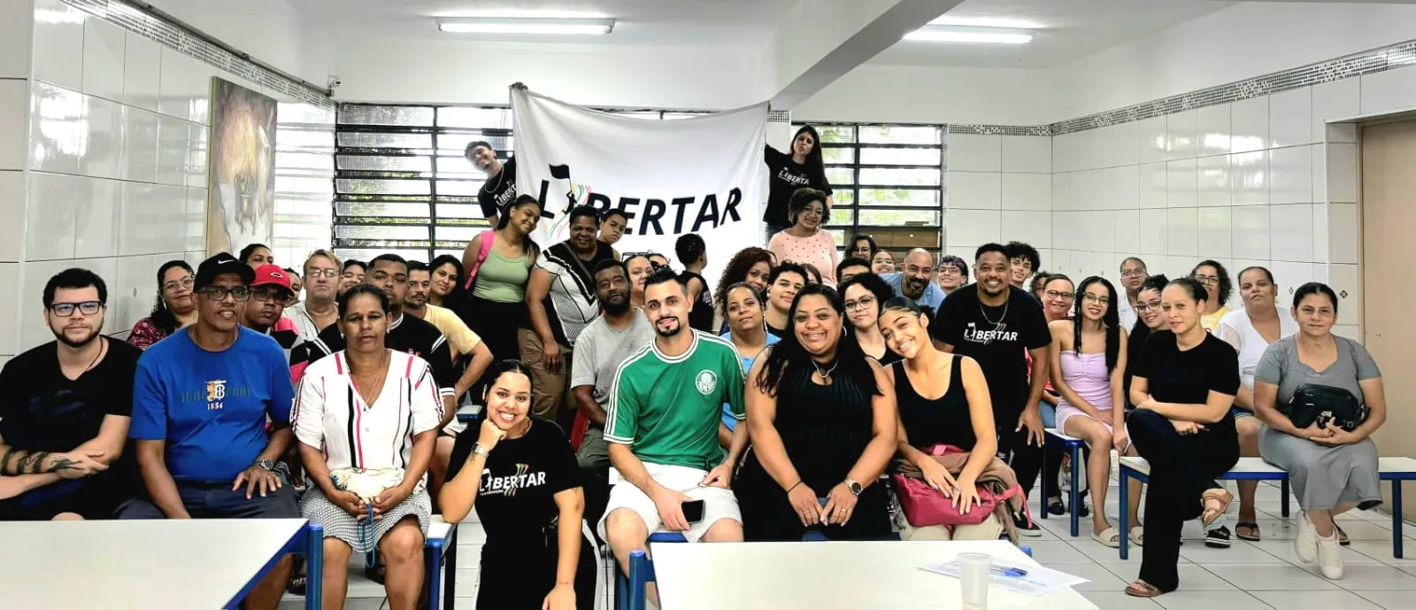 Aula de inglês para estudantes da comunidade