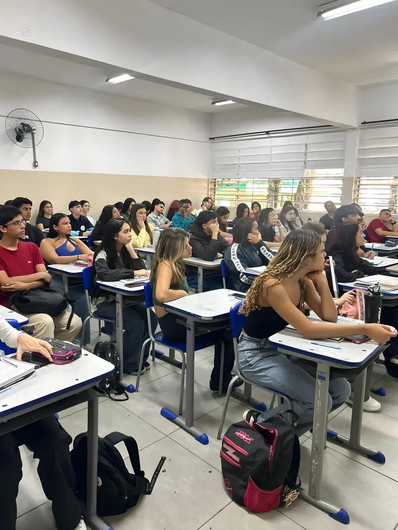 Estudantes em sala de aula
